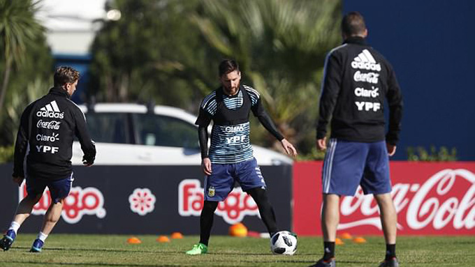 Messi là tâm điểm trong buổi tập của Argentina