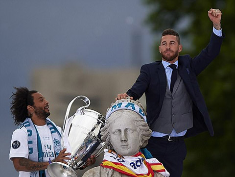 Ramos lần thứ 4 trong 5 năm qua được ăn mừng chức vô địch Champions League ở tượng nữ thần Cibeles