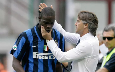 Mancini luôn dành cho Balotelli sự quan tâm đặc biệt
