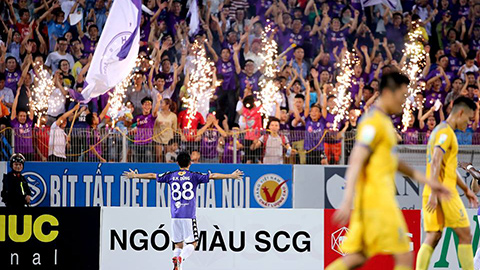 Hà Nội FC lần thứ 3 bị phạt vì CĐV đội khách đốt pháo sáng