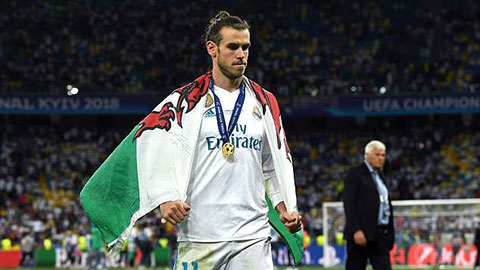 Bale ngồi trong phòng thay đồ Liverpool 20 phút sau trận chung kết