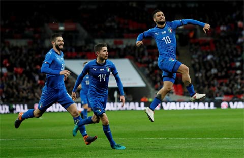 Không được dự World Cup, Italia càng có nhiều lý do để chiến đấu với ứng viên vô địch Pháp