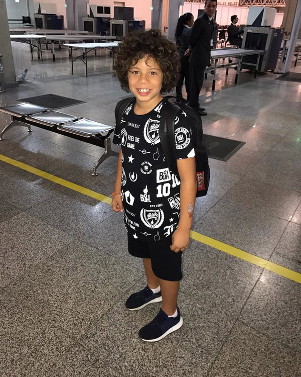  Enzo Gattuso Alves Vieira: Cậu cả 9 tuổi của hậu vệ trái Marcelo (Real Madrid) và người vợ Clarice Alves. Ngoài Enzo, Marcelo còn có người em Liam  (sinh năm 2013)