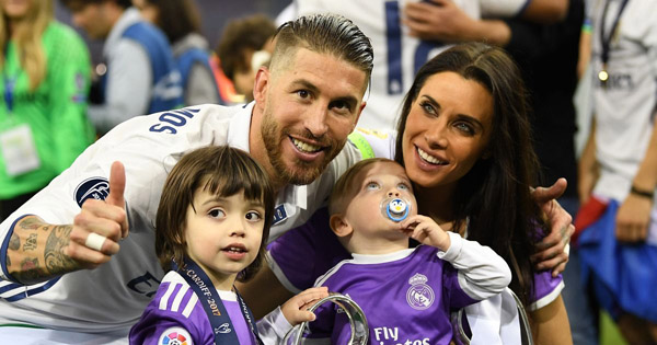 Sergio (sinh năm 2014) và Marco (2015): Hai đứa con đầu của trung vệ Sergio Ramos (Real Madrid) với cô bồ hơn tuổi Pilar Rubio. Cách đây 3 tháng, Ramos và Pilar còn đón thêm đứa con thứ 3, bé Alejandro.
