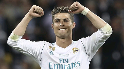 Ronaldo tung tin rời Real với các đồng đội