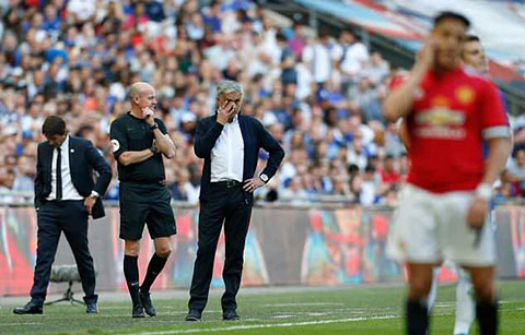 Mourinho ngậm ngùi thua cuộc