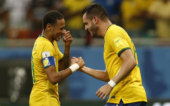 Neymar vẫn rất vui vẻ dù bị tước băng đội trưởng ĐTQG