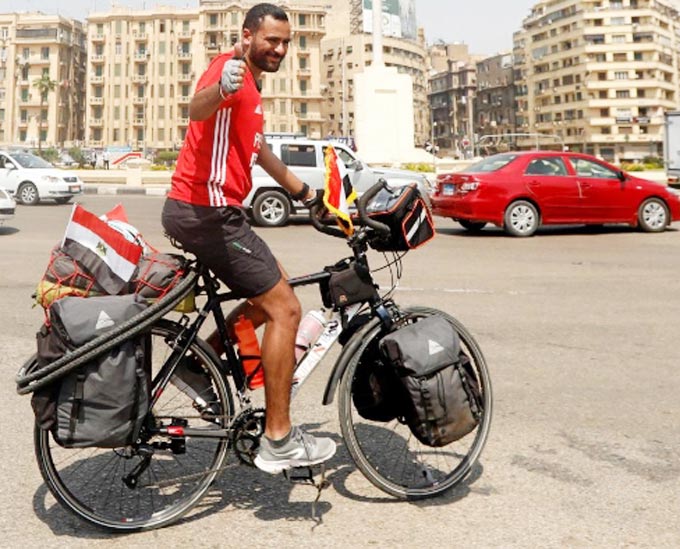 Nufal đạp xe từ Ai Cập sang Nga cổ vũ Salah và đồng đội