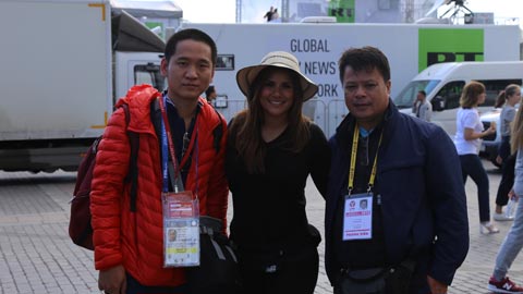 Nhà báo Huy Hiếu và nhà báo Ngọc Bảo với cô phóng viên xinh đẹp Katy của Panama Ảnh: HUY HIẾU
