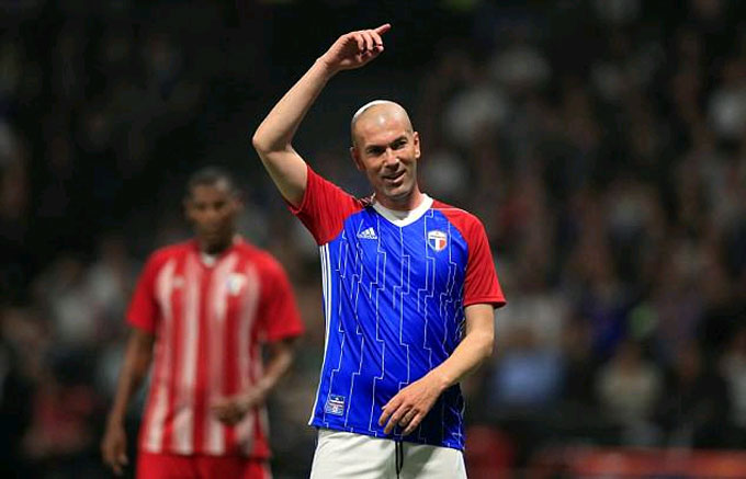 Zidane lập 1 siêu phẩm sút phạt