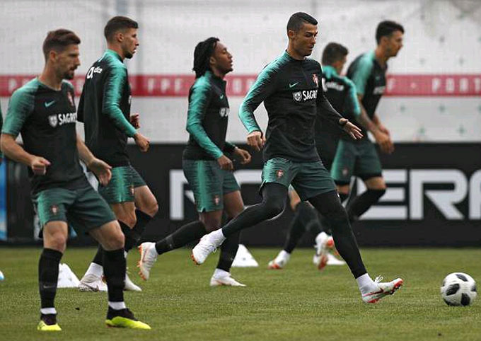 Ronaldo và các đồng đội ráo riết tập luyện