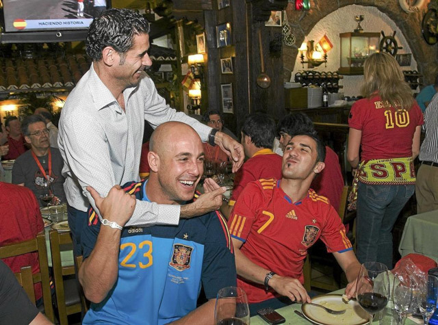 Hierro nhận được sự tôn trọng từ các thế hệ tuyển thủ Tây Ban Nha