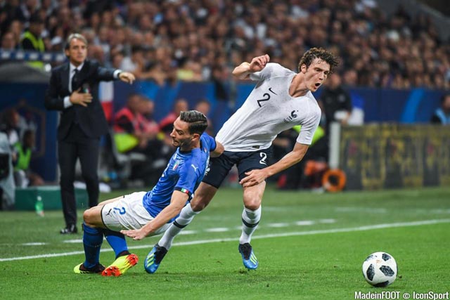 Pavard (phải) nhiều khả năng sẽ là hậu vệ phải số một của ĐT Pháp tại World Cup 2018