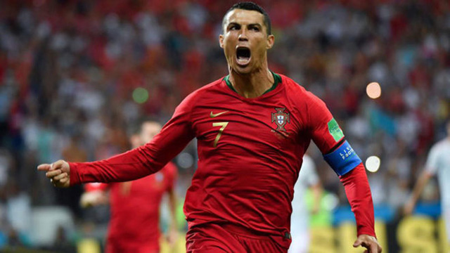 Ronaldo tỏa sáng với 1 cú hat-trick vào lưới ĐT Tây Ban Nha
