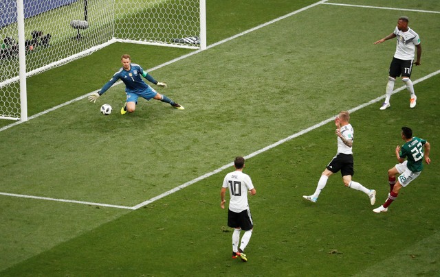 Lozano ghi bàn mở tỷ số cho Đức
