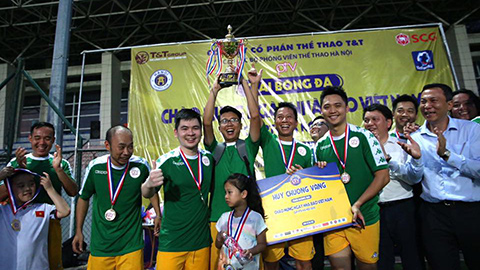 HLV Văn Sỹ Sơn và đồng đội lần thứ 3 vô địch PTV Cup 2018