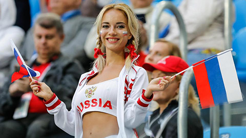 CĐV nữ sexy nhất của Nga là diễn viên khiêu dâm