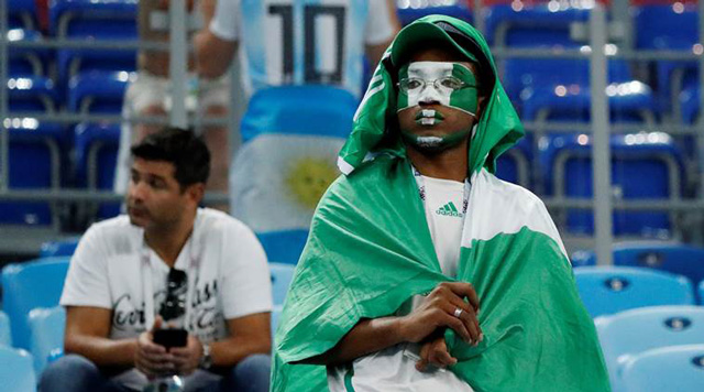 Khuôn mặt fan Nigeria thể hiện nỗi buồn vô tận