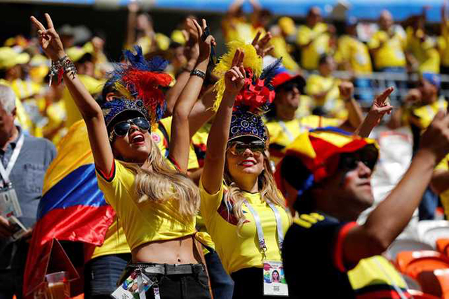 Hình ảnh đầy màu sắc của CĐV Colombia trên khán đài ở World Cup 2018