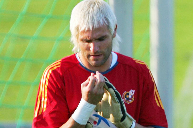 Canizares mất World Cup 2002 vì lọ kem cạo râu