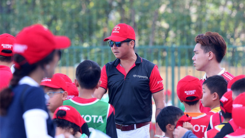 HLV Huỳnh Đức dẫn dắt đội bóng học đường du đấu Nhật Bản