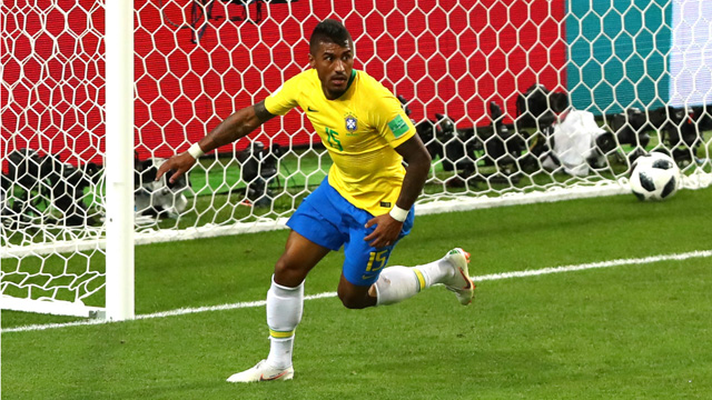 Paulinho là người mở tỷ số cho Brazil ở trận gặp Serbia