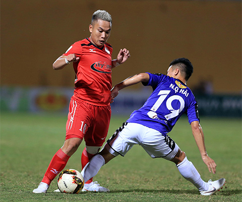 Quang Hải góp công 1 bàn thắng trong chiến thắng 6-3 của  Hà Nội FC - Ảnh: Minh Tuấn 