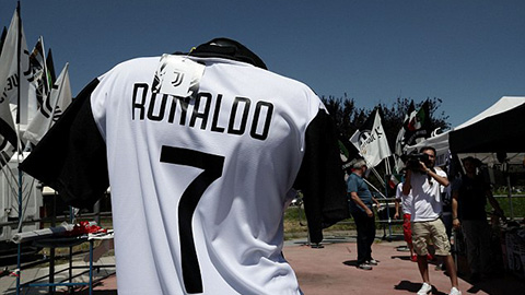 Áo số 7 của Ronaldo tại Juventus đã được in sẵn