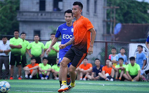Trận đấu cũng có sự xuất hiện của cựu tuyển thủ Mai Tiến Thành. Thành 