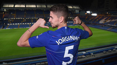 Jorginho sẽ mặc áo số 5 tại Chelsea