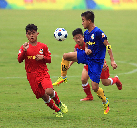 Trận chung kết giải U13 QG - Cúp VPP Hồng Hà 2018 diễn ra hết sức hấp dẫn - Ảnh: Minh Tuấn 