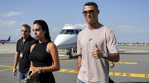 Ronaldo có mặt tại Juve, dự kiến ra mắt chiều nay
