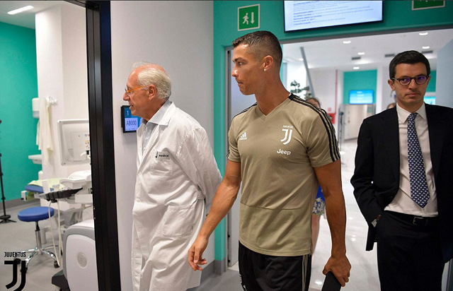 Ronaldo có mặt tại trung tâm JMedical
