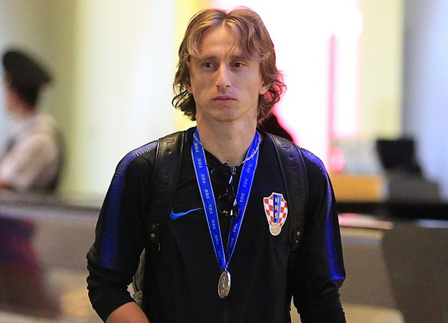 Tiền vệ đội trưởng Luka Modric, người đoạt danh hiệu Quả bóng vàng ở World Cup 2018, xuất hiện với nét mặt khá buồn. Dù đã thi đấu bằng hết khả năng, song ngôi sao thuộc biên chế Real Madrid cũng không thể mang chức vô địch thế giới về cho đội tuyển Croatia.