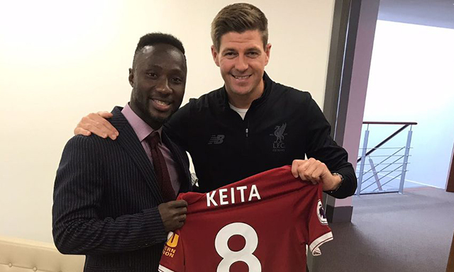 Keita nhận số 8 của Liverpool từ chính Gerrard