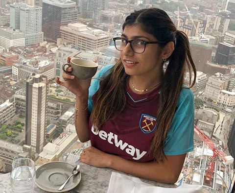 Khalifa tự nhận là fan cuồng của West Ham