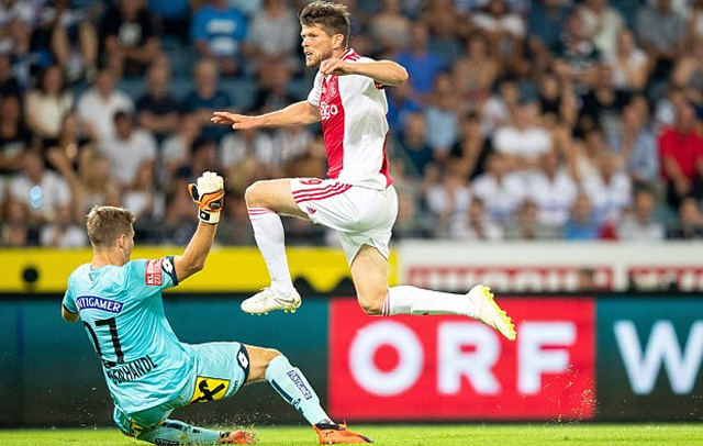 Huntelaar lập cú đúp giúp Ajax đi tiếp