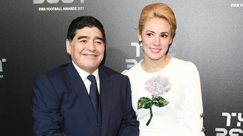 Maradona cầu hôn lần 2 với bồ trẻ