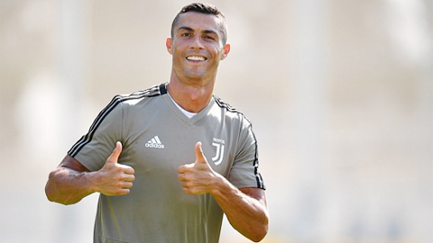 Mình Ronaldo 'chấp' cả hàng công Juventus