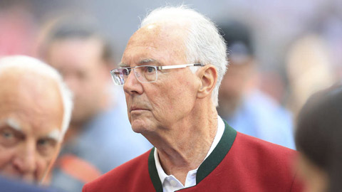 Huyền thoại Beckenbauer 'đá xoáy' Oezil