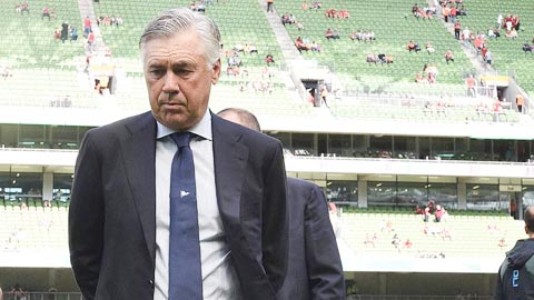 Napoli thua đậm: Lại đổ lỗi cho Ancelotti?