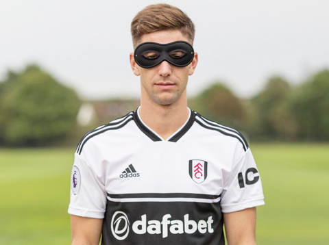 Vietto đeo mặt nạ Zorro ra mắt Fulham