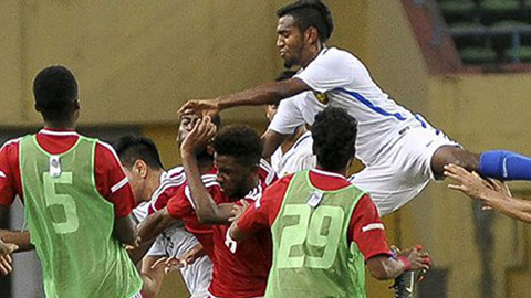Malaysia tha bổng cầu thủ sau màn ẩu đả như côn đồ với UAE