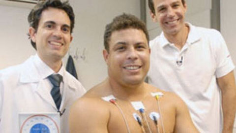 Ronaldo 'béo' phải nhập viện cấp cứu