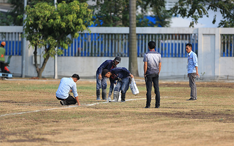 Đơn vị chủ sân rất nhiệt tình trong việc hỗ trợ ĐT Olympic Việt Nam để có thể cải thiện lại mặt cỏ tốt hơn.  