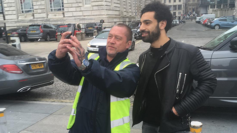 Salah gặp phiền phức vì nghe điện thoại khi lái xe