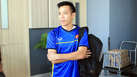 Dù ghi bàn thắng giải tỏa những áp lực đang đè nén, nhưng Văn Quyết vẫn tỏ ra thu mình so với các đồng đội khác ở Olympic Việt Nam. 
