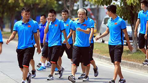 12h10 trưa ngày 16/8, ĐT Olympic Việt Nam đã có buổi tập nhẹ ngay cạnh khách sạn trước trận đấu với Olympic Nepal. 
