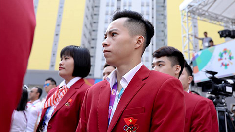 VĐV TDDC Lê Thanh Tùng góp mặt trong buổi lễ thượng cờ - Ảnh: Đức Cường 