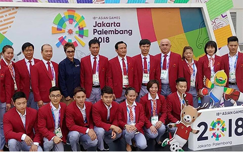 Đoàn thể thao Việt Nam tham dự lễ thượng cờ ASIAD 18 vào sáng nay - Ảnh: Đức Cường 